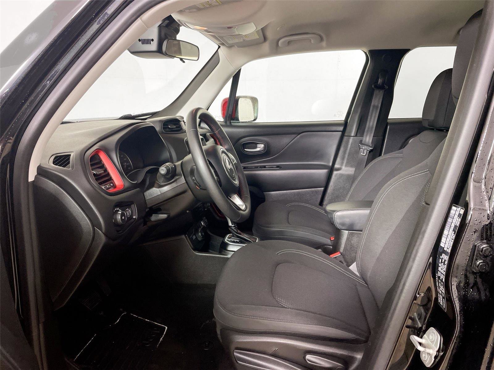 Used 2023 Jeep Renegade Latitude AWD/4WD image 5