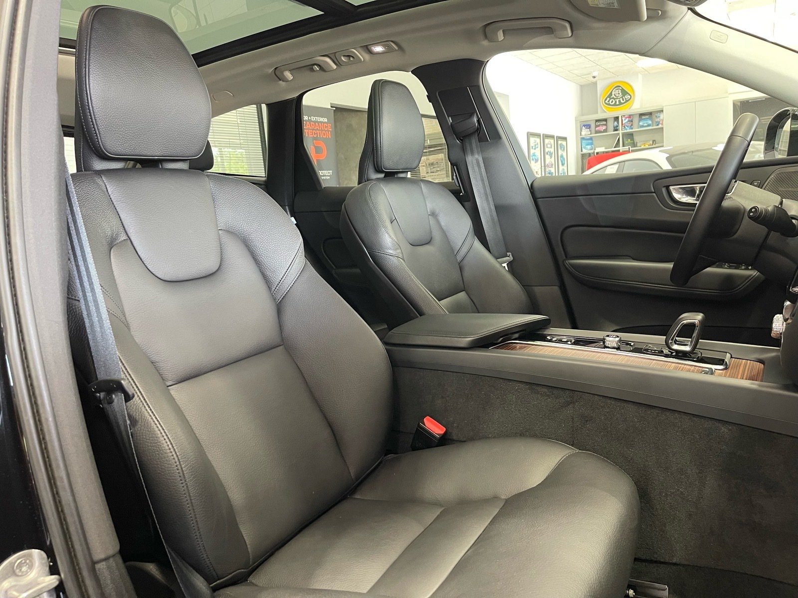 Used 2024 Volvo XC60 T8 Plus AWD/4WD image 40