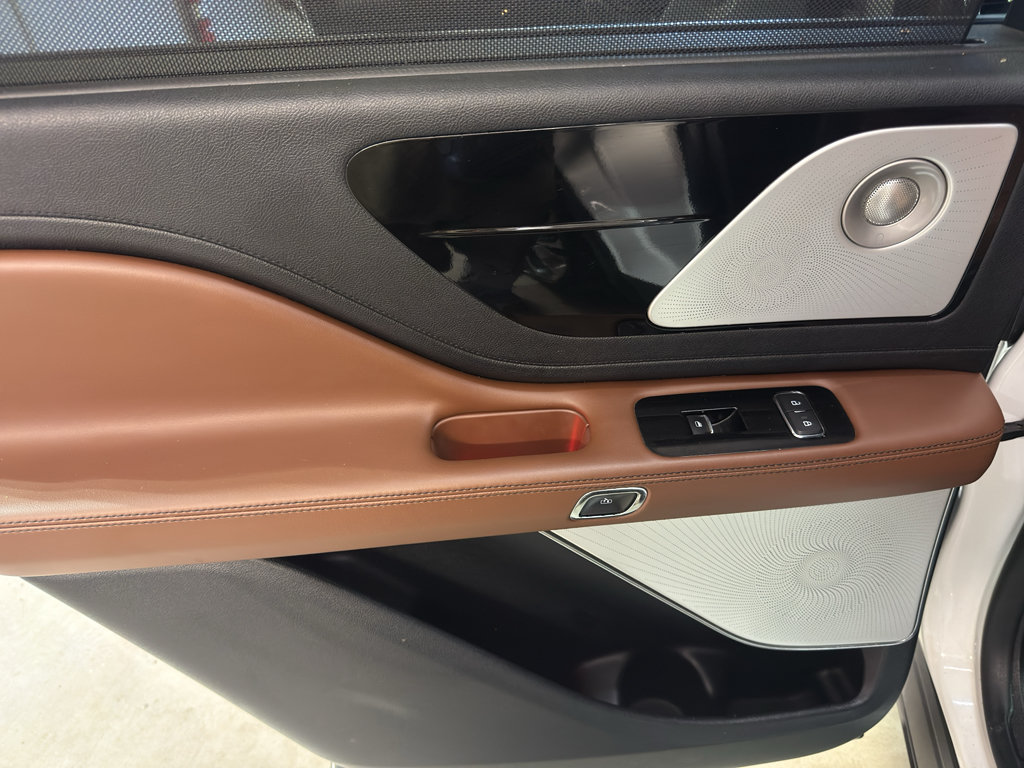 Used 2021 Lincoln Aviator Reserve AWD/4WD image 29