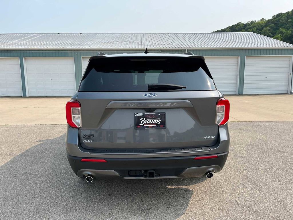 Used 2023 Ford Explorer XLT w/ Equipment Group 202A image 7