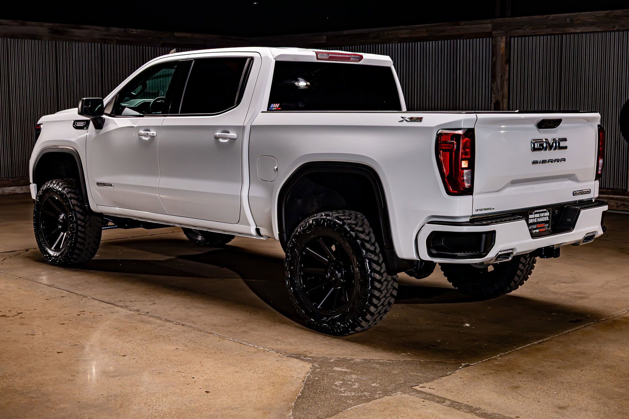 Used 2023 GMC Sierra 1500 Elevation w/ X31 Off-Road Package AWD/4WD image 7