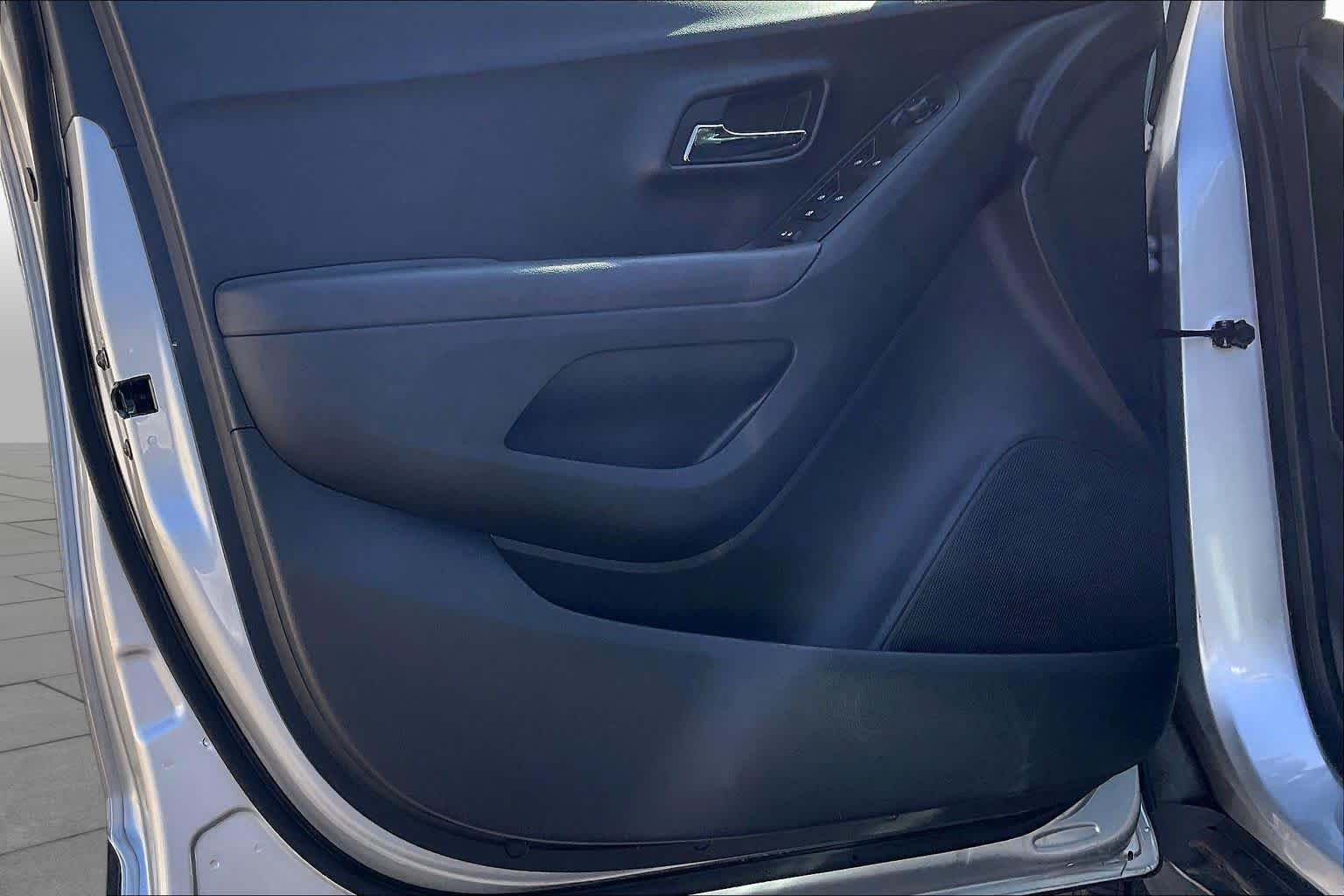 Used 2016 Chevrolet Trax LS FWD image 21