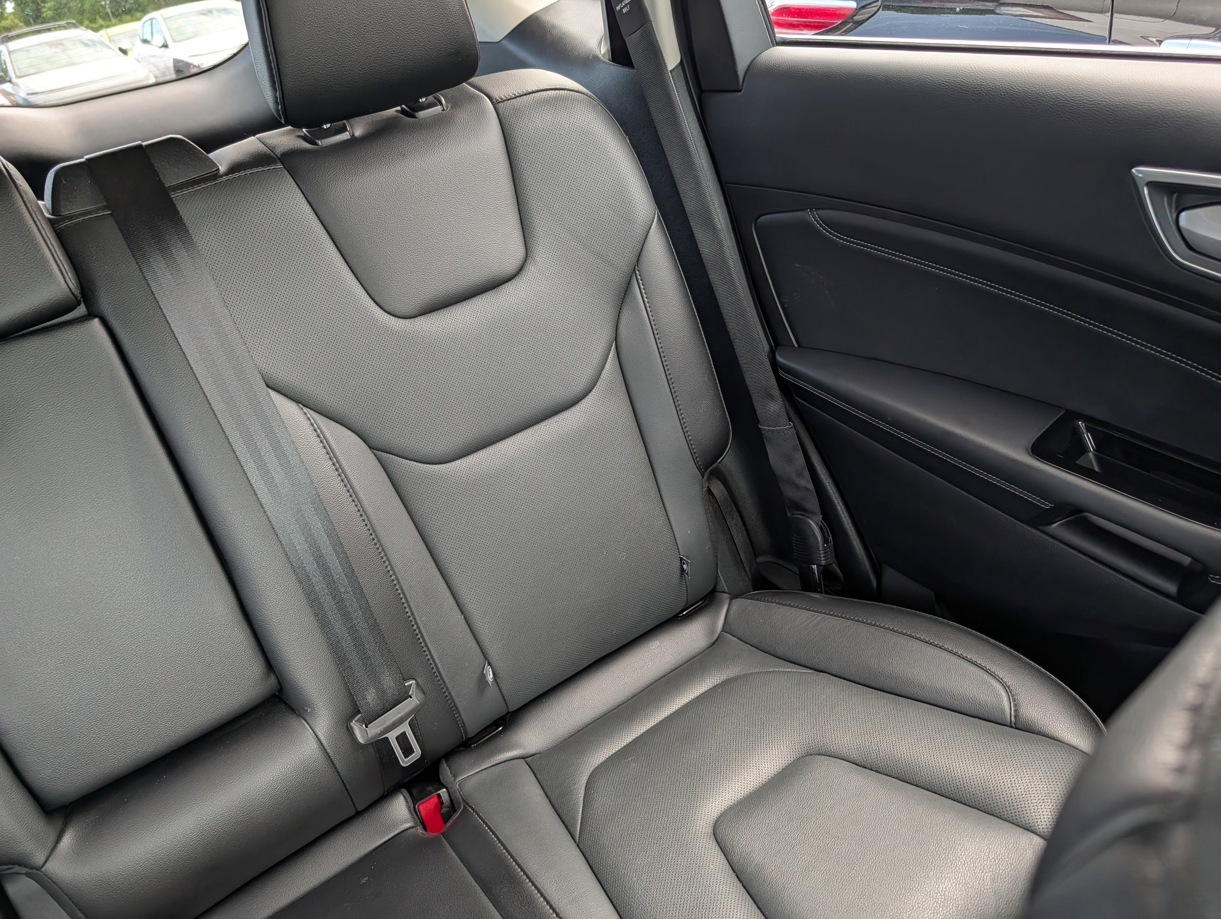 Used 2018 Ford Edge Titanium w/ Equipment Group 302A AWD/4WD image 14