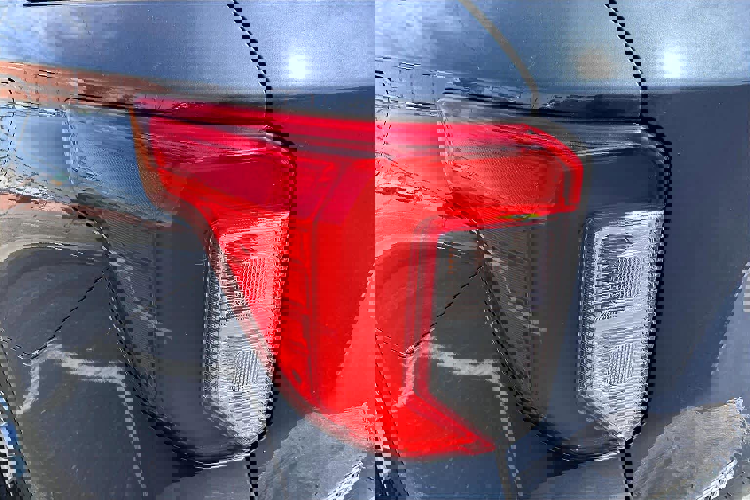 Used 2021 Ford Explorer Limited image 25