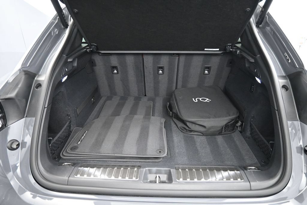Certified 2025 Porsche Macan Electric RWD image 25