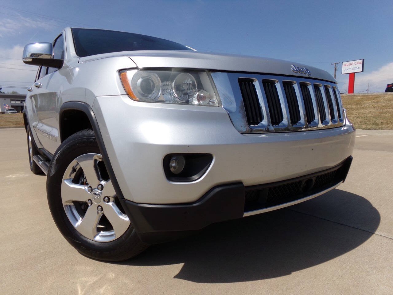 Used 2011 Jeep Grand Cherokee Limited RWD image 11