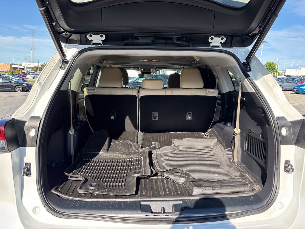 Used 2022 Toyota Highlander XLE AWD/4WD image 45