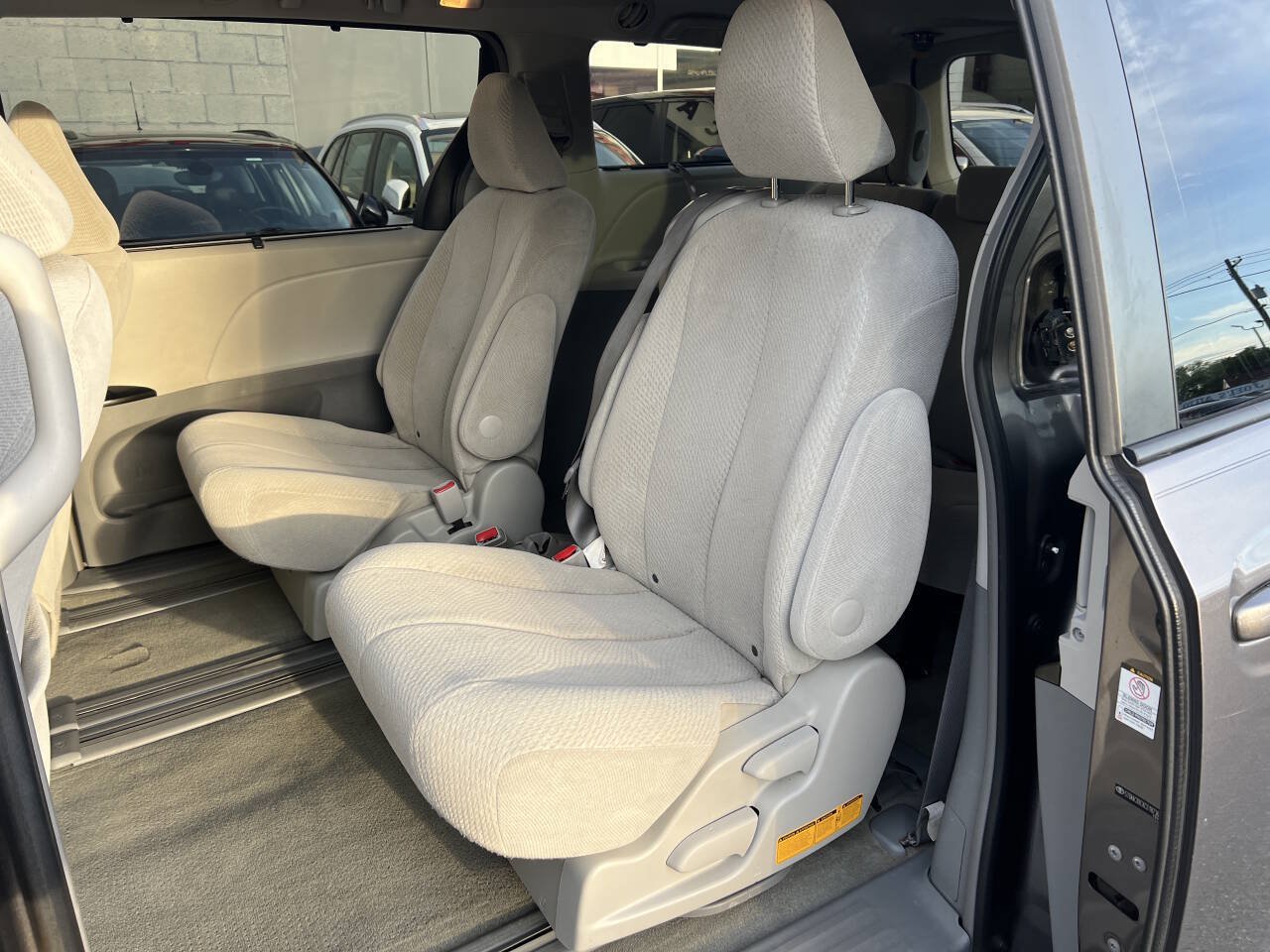 Used 2012 Toyota Sienna LE FWD image 7