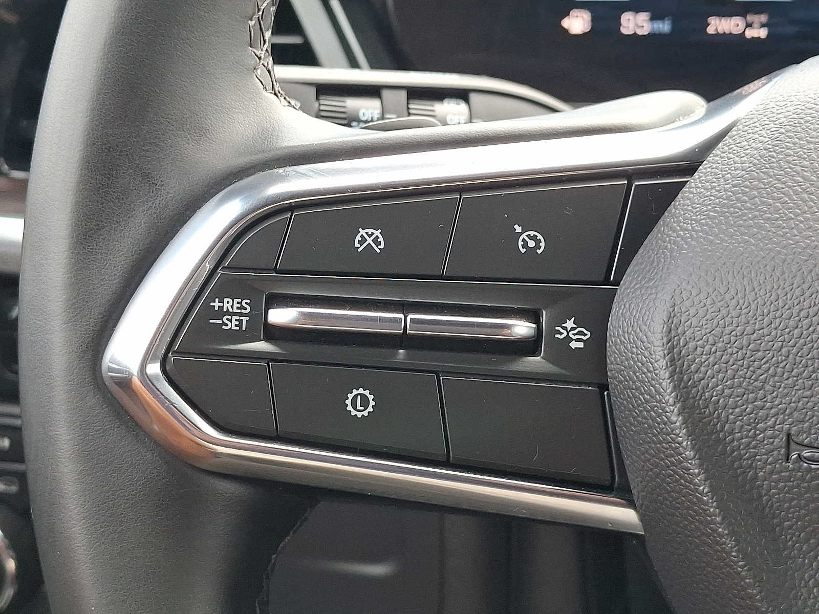 Used 2025 Chevrolet Tahoe LT AWD/4WD image 21