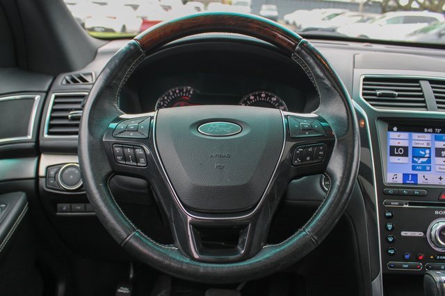 Used 2017 Ford Explorer Platinum image 30