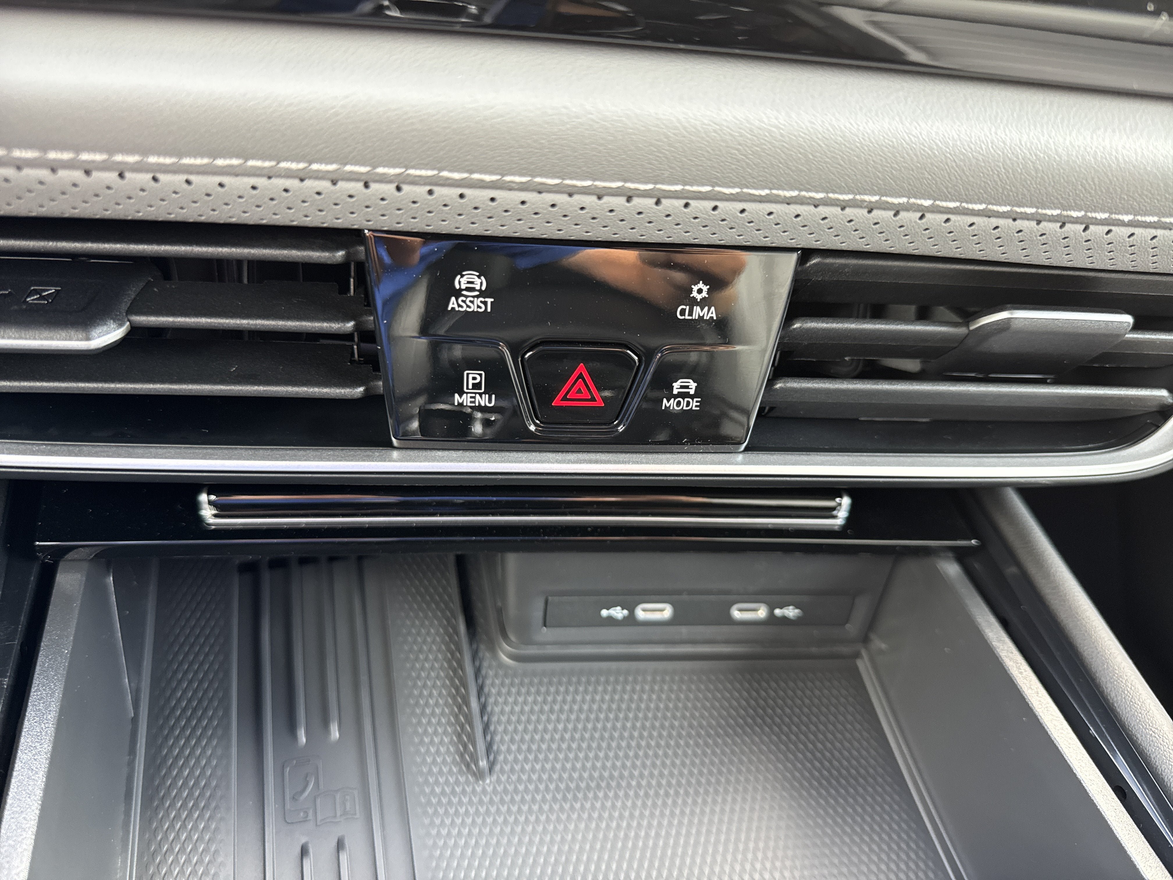 New 2026 Volkswagen Atlas Cross Sport SEL AWD/4WD image 19