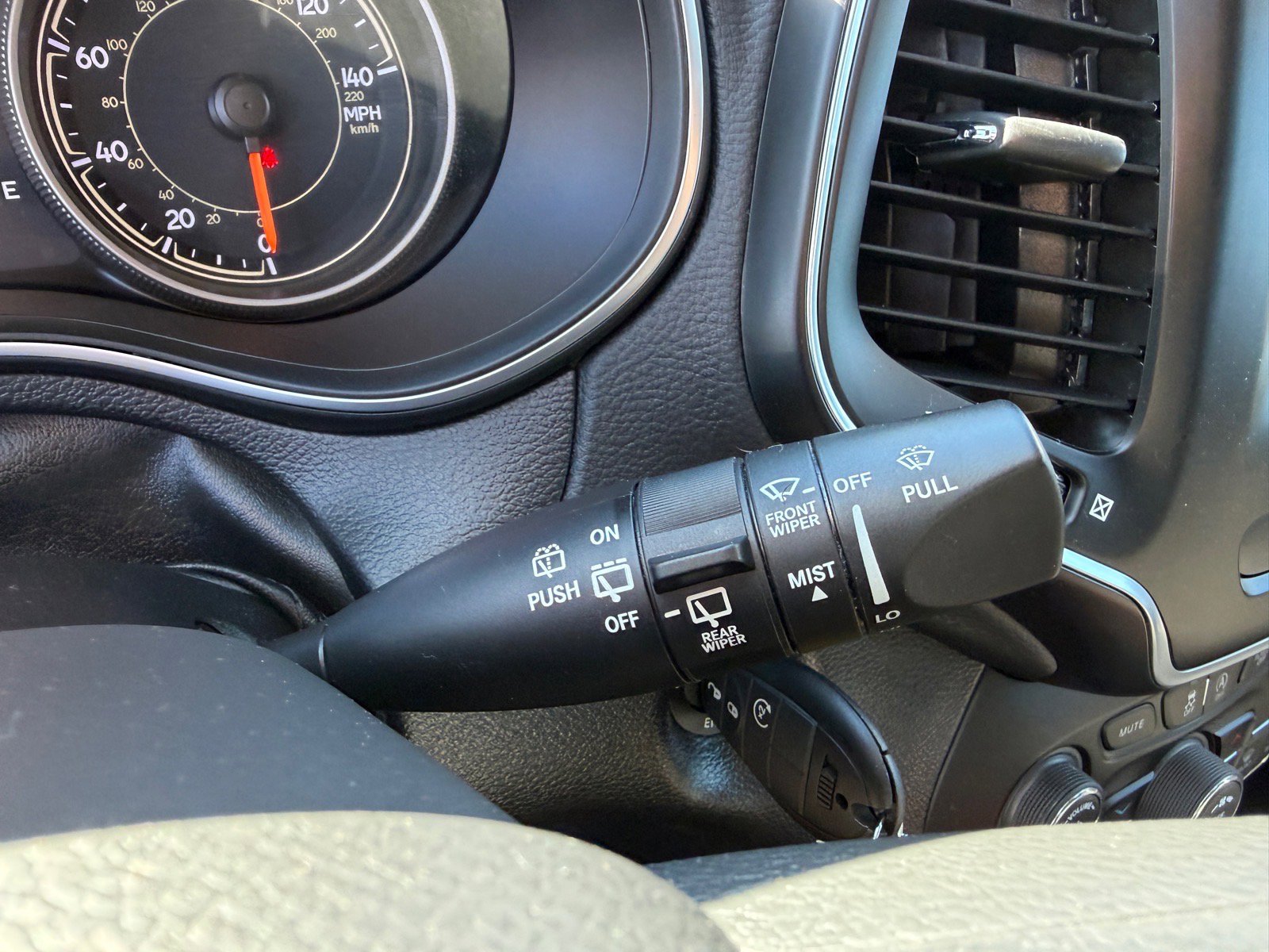 Used 2020 Jeep Cherokee Latitude image 27