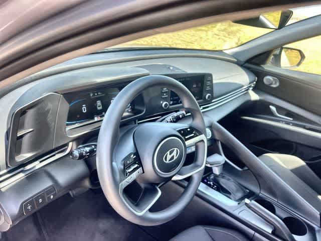 Used 2026 Hyundai Elantra SE FWD image 15