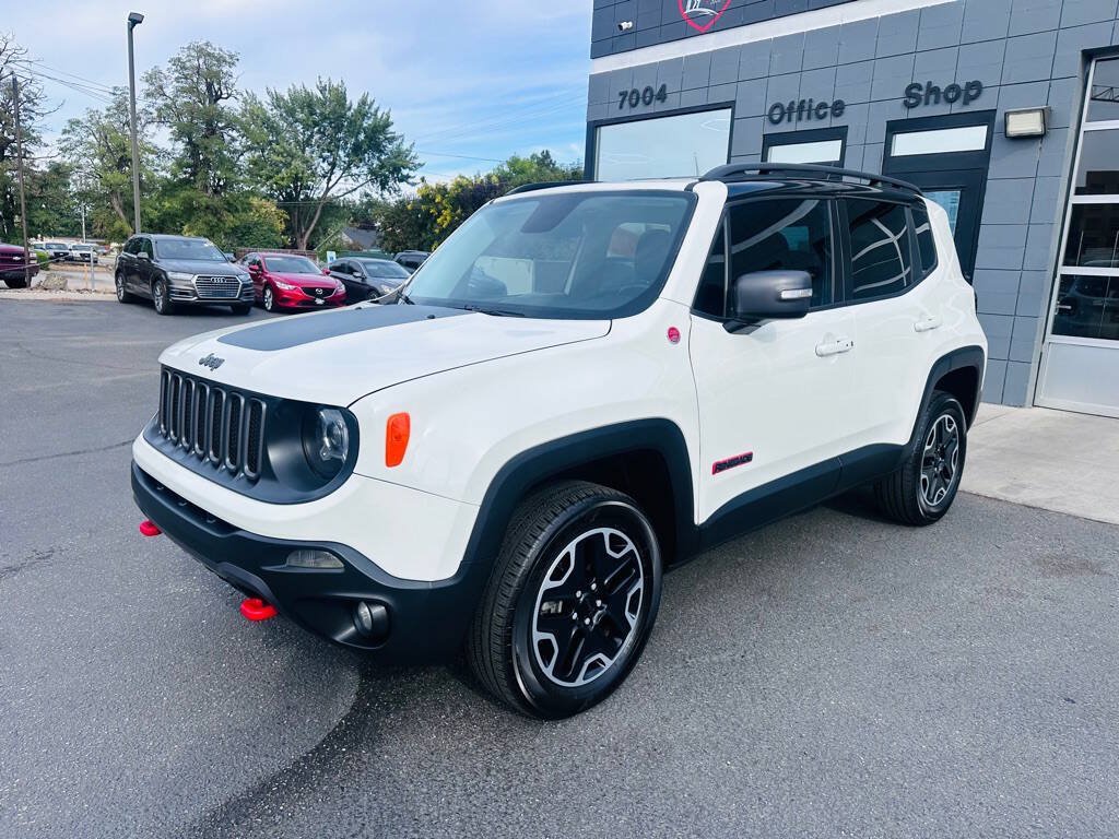 Used 2016 Jeep Renegade Trailhawk AWD/4WD image 3