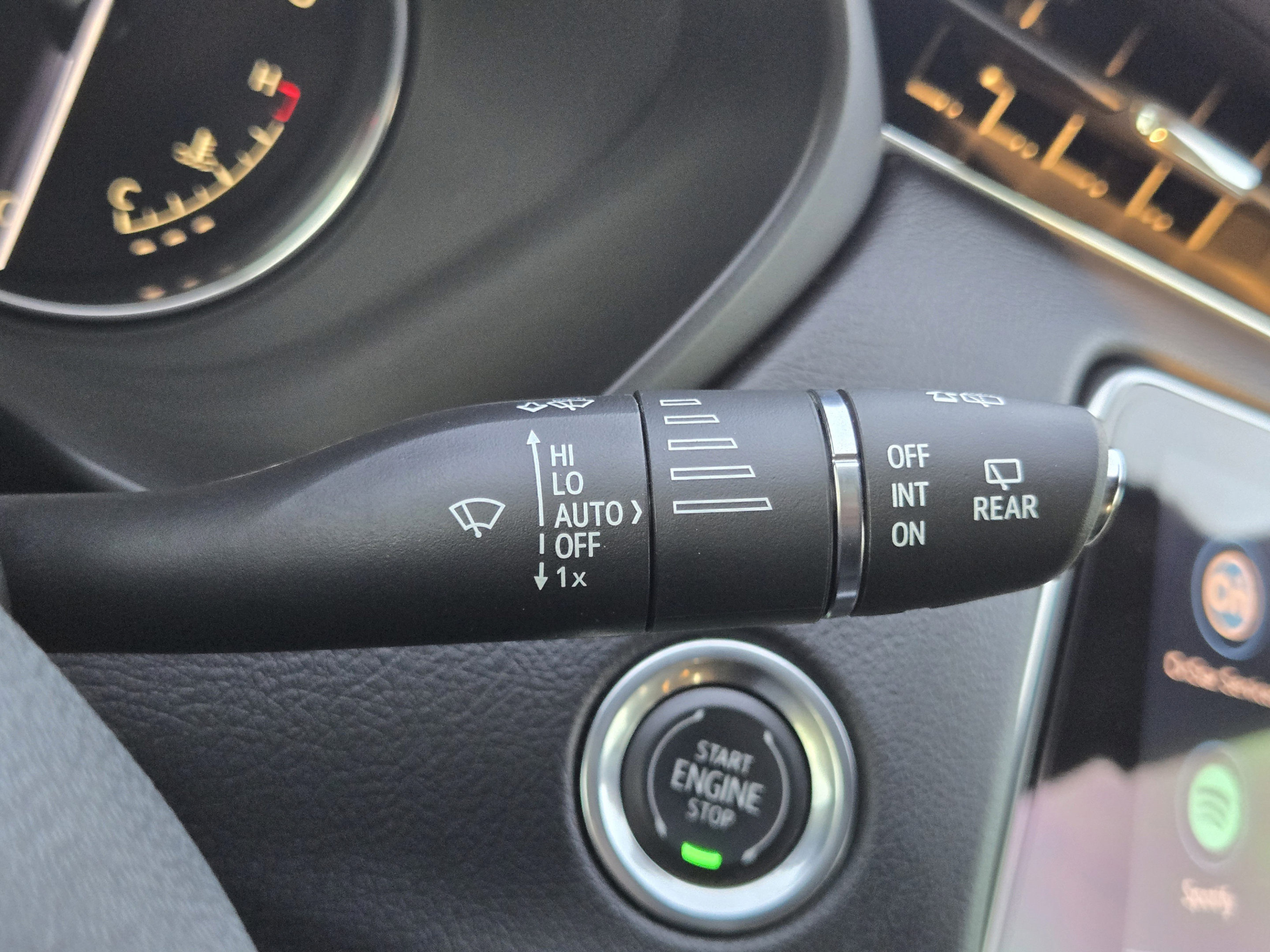 Used 2022 Cadillac XT4 Premium Luxury w/ Enhanced Visibility Package FWD image 18