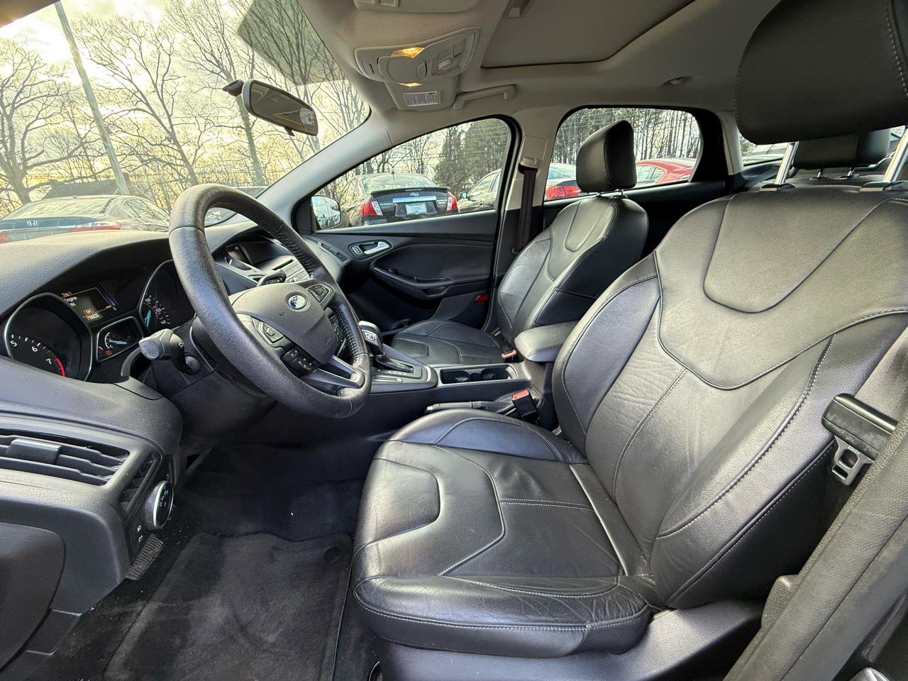 Used 2015 Ford Focus SE w/ Equipment Group 201A image 16