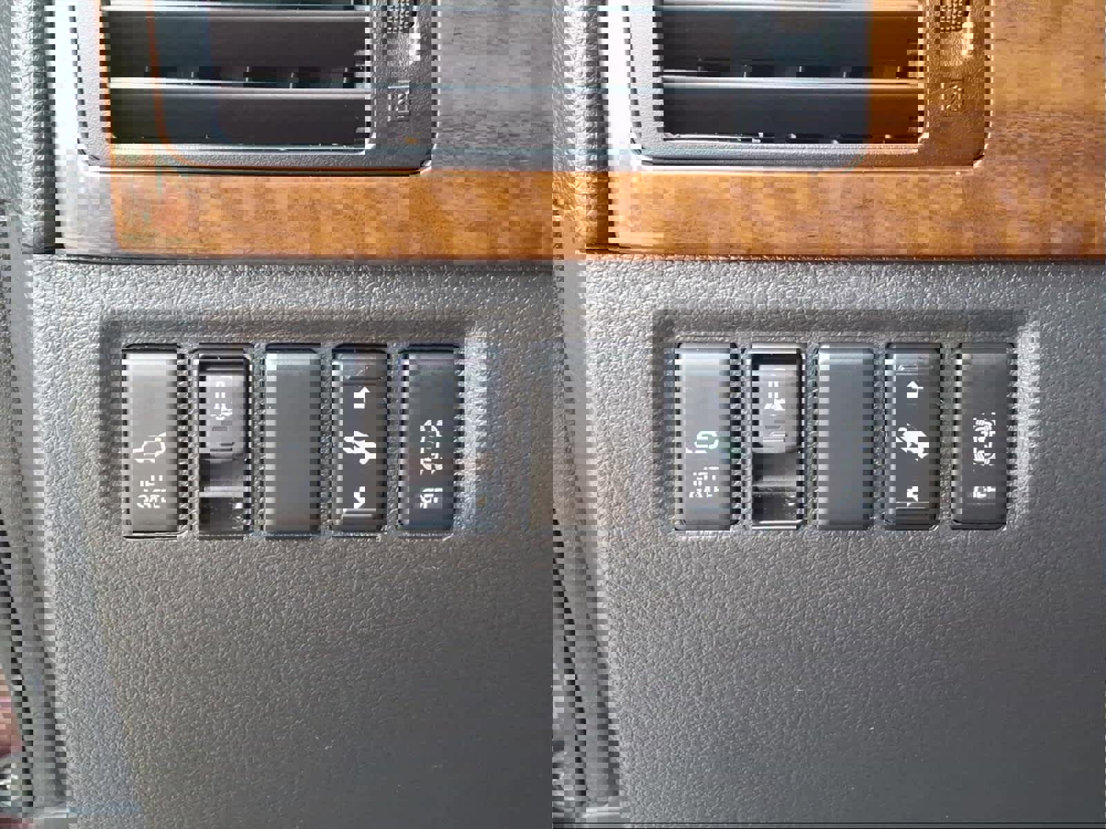 Used 2015 Nissan Armada Platinum w/ 2nd Row Captain Seat Package image 14