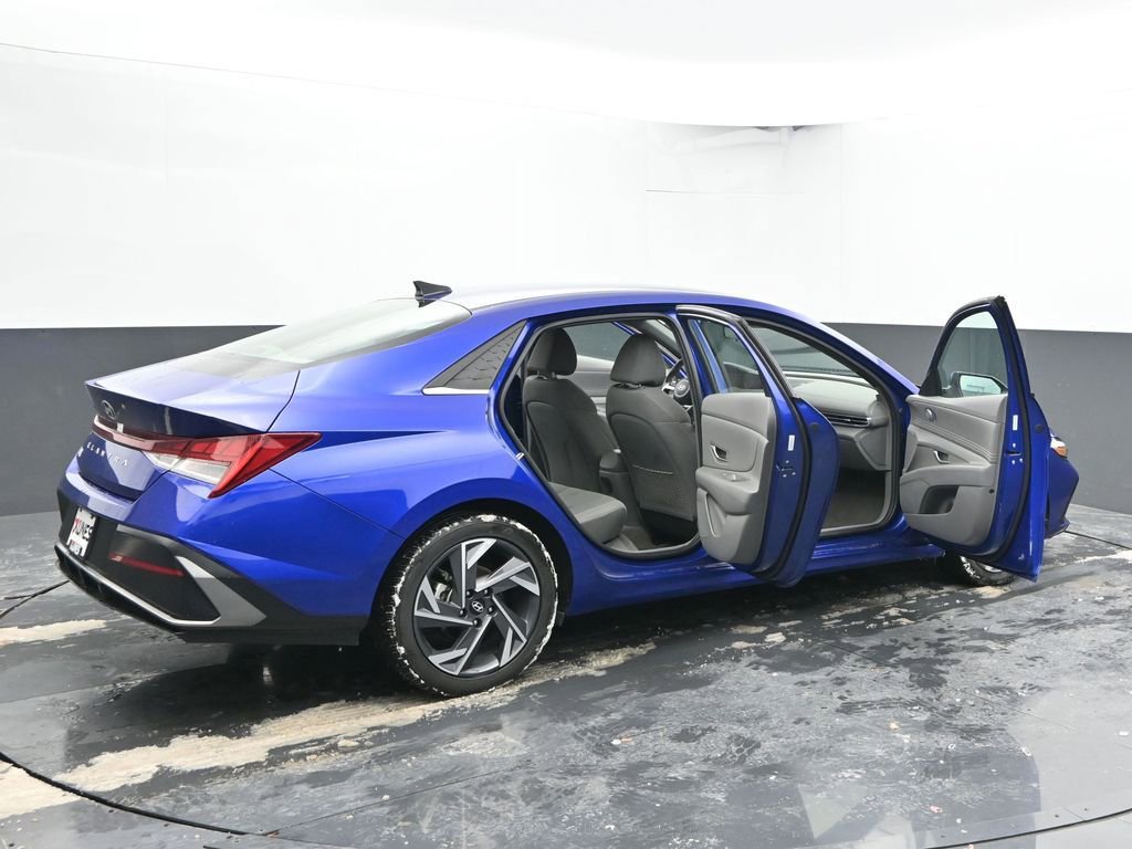 Used 2025 Hyundai Elantra SEL image 78