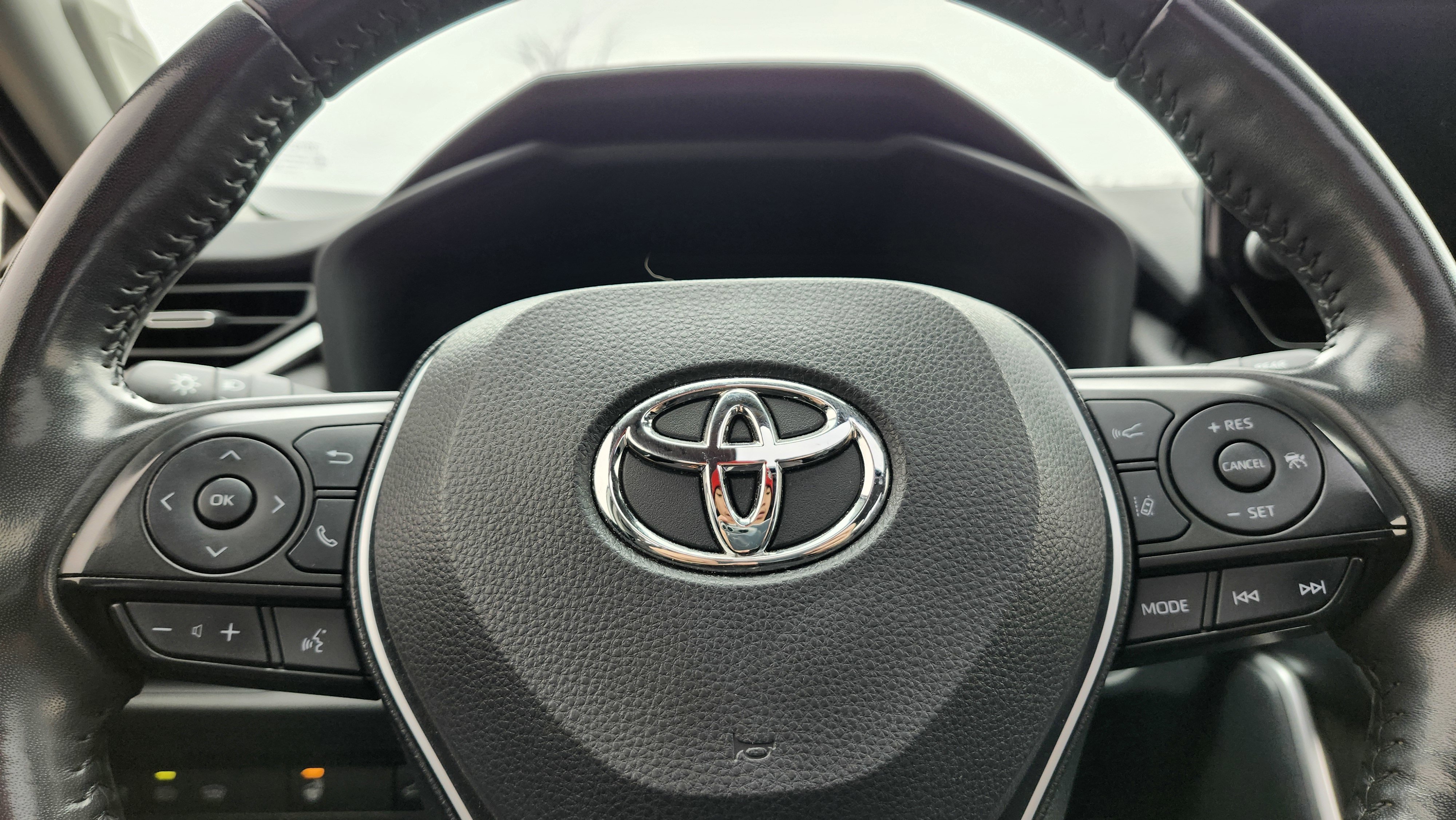 Used 2024 Toyota RAV4 XLE Premium image 33