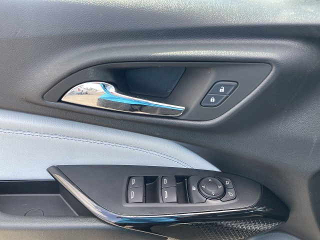 Used 2025 Chevrolet Trax LT FWD image 21