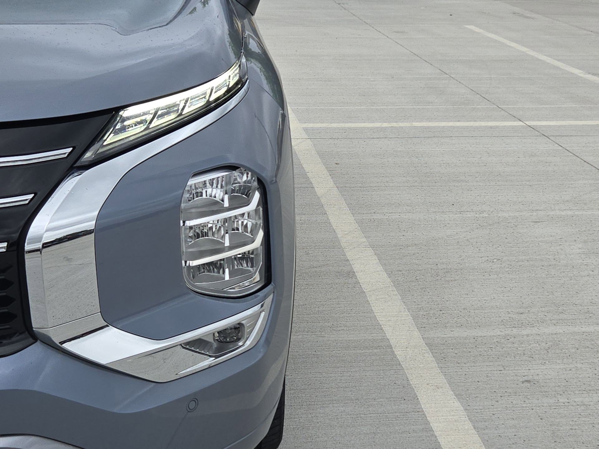 Used 2025 Mitsubishi Outlander SEL image 10