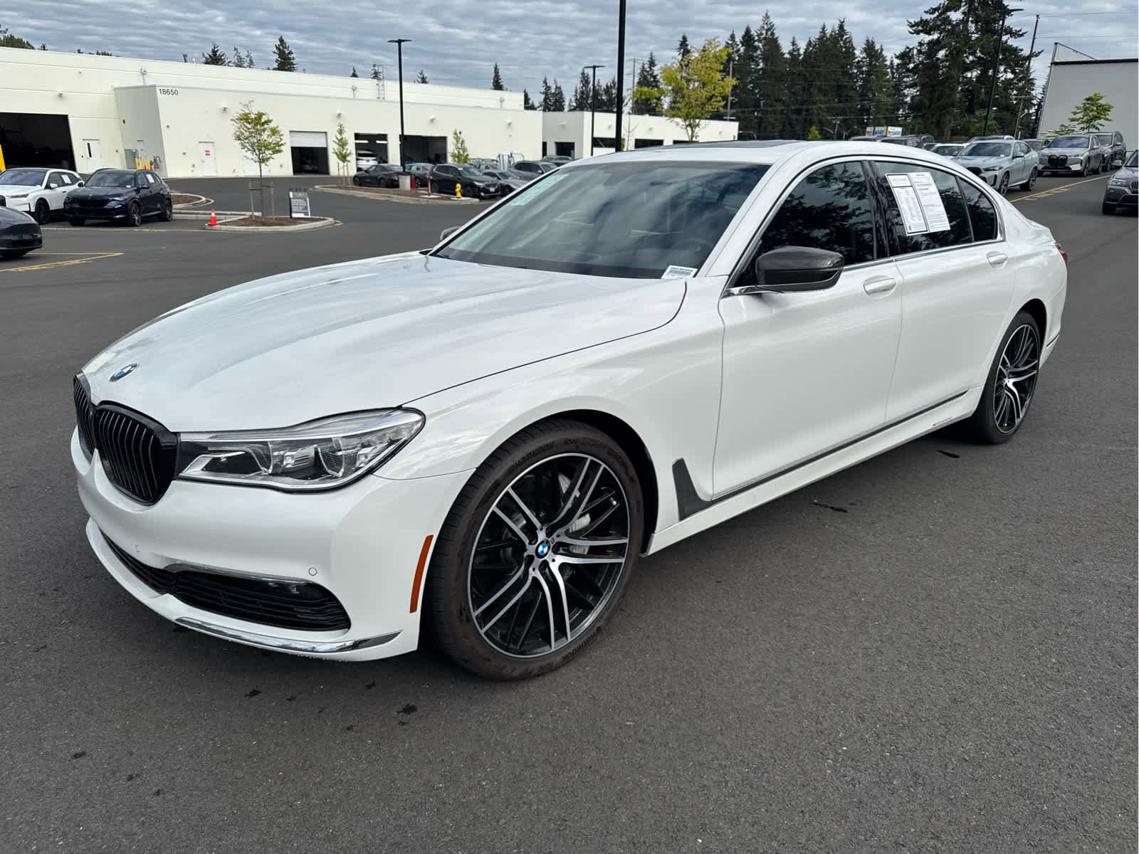 Used 2018 BMW 750i RWD image 3