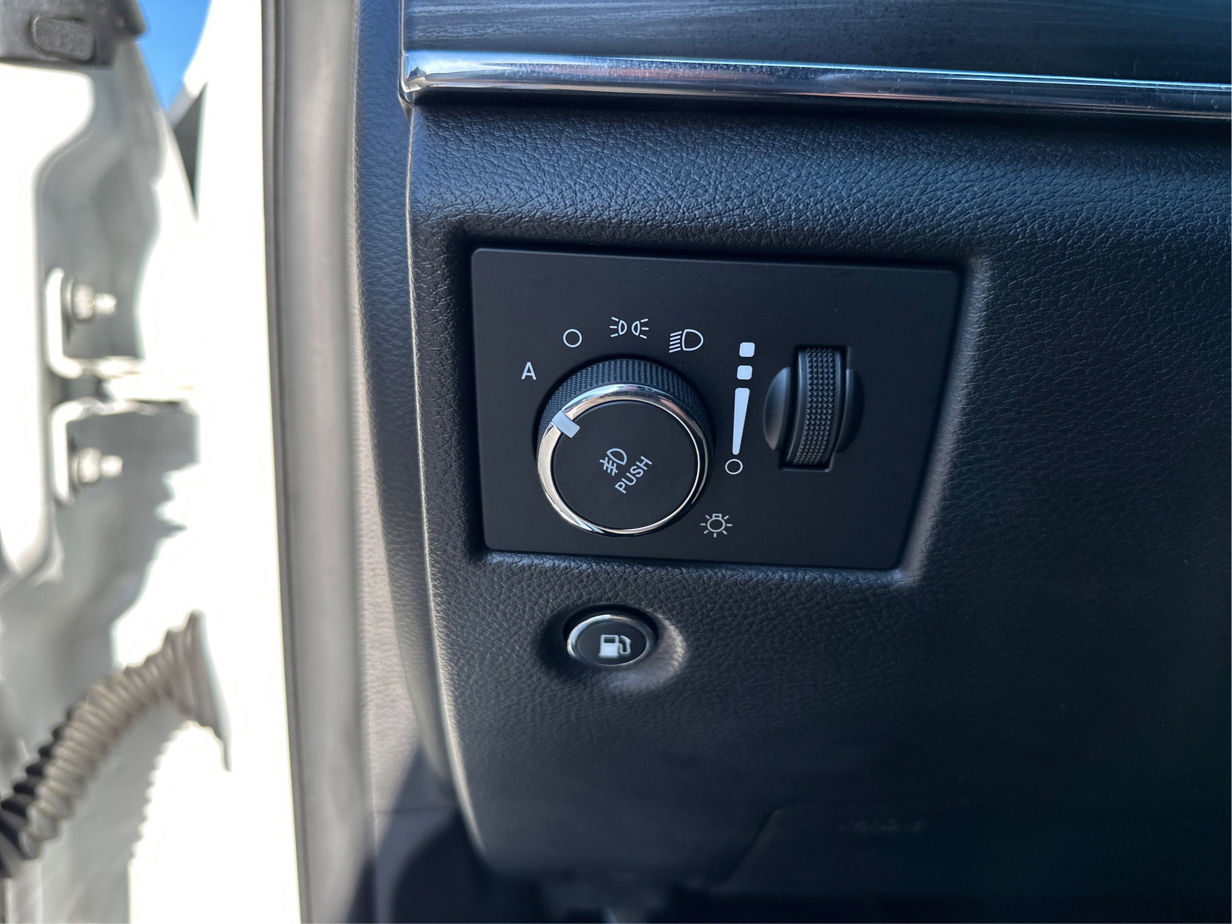 Used 2019 Jeep Grand Cherokee Limited w/ Trailer Tow Group IV AWD/4WD image 19