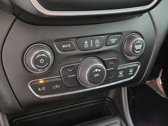 Used 2021 Jeep Cherokee Latitude FWD image 36