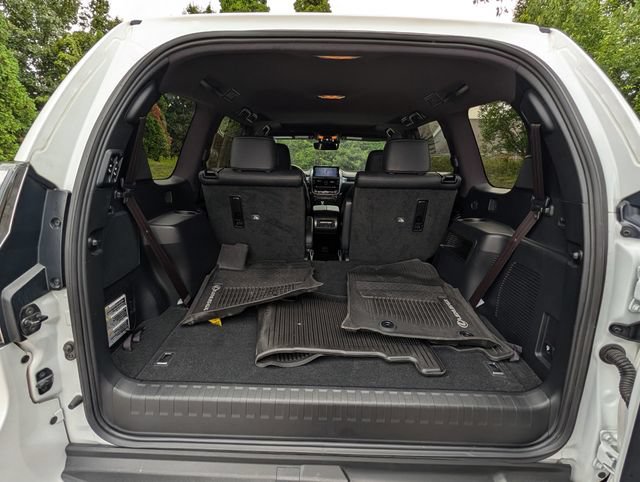 Used 2023 Lexus GX 460 Luxury w/ Sport Design Package AWD/4WD image 33