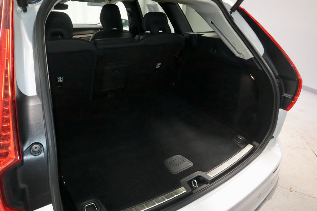 Used 2023 Volvo XC60 B5 Plus AWD/4WD image 17