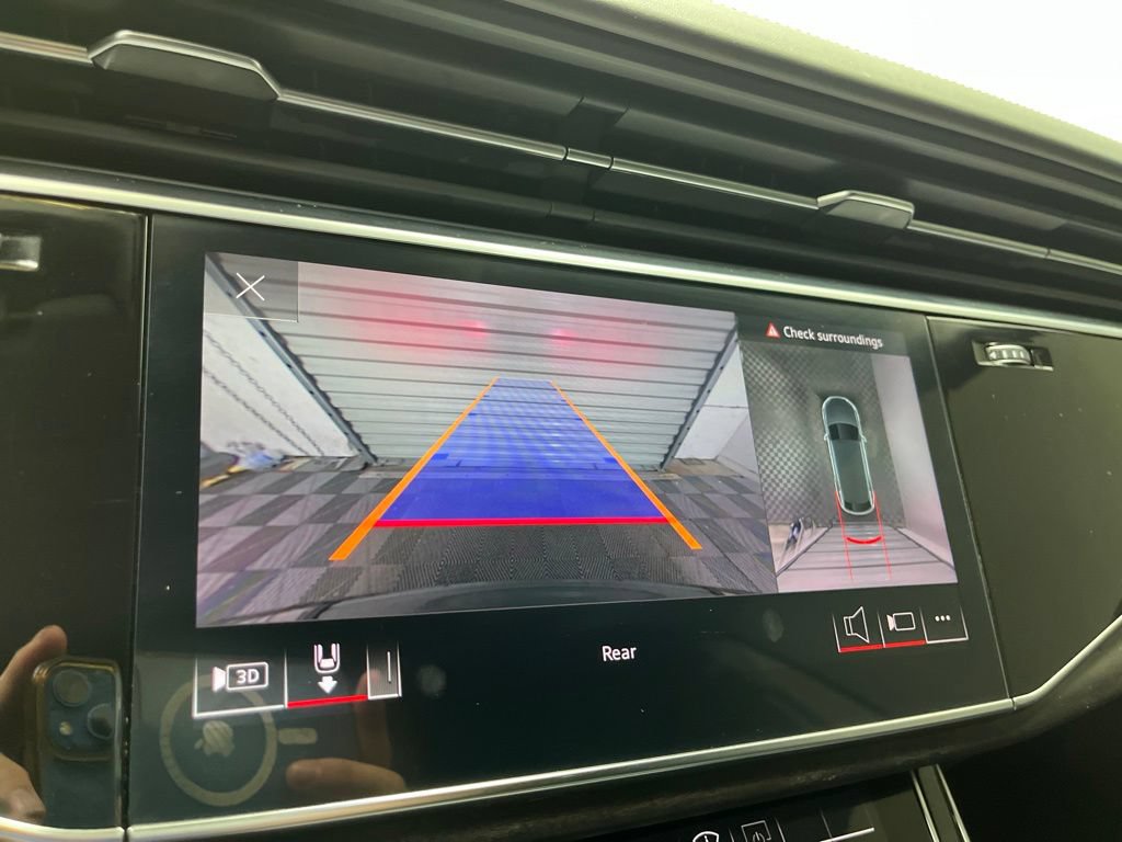 Used 2022 Audi Q8 Prestige w/ Prestige Package AWD/4WD image 13