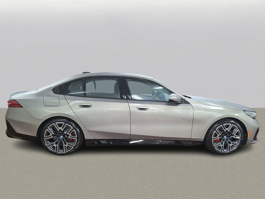 Used 2025 BMW i5 xDrive40 image 4