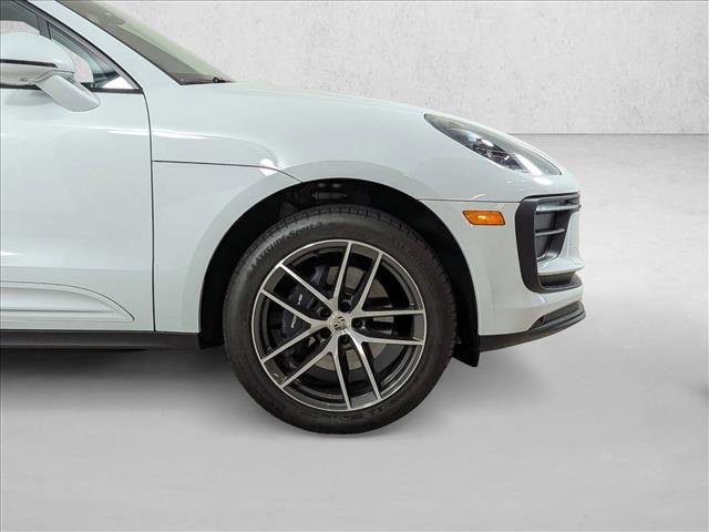 Certified 2025 Porsche Macan AWD/4WD image 11
