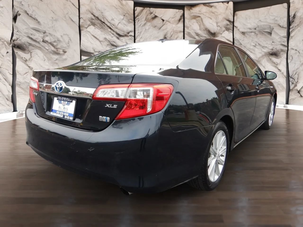 Used 2012 Toyota Camry XLE w/ Leather Pkg FWD image 6