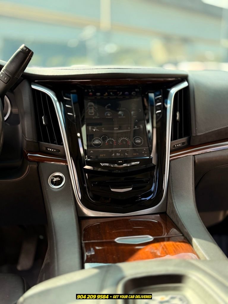 Used 2019 Cadillac Escalade Luxury AWD/4WD image 16