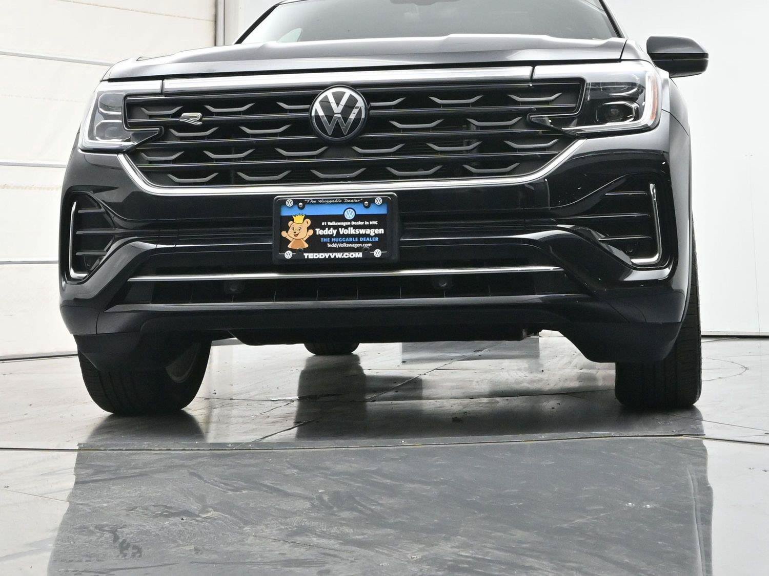 Certified 2024 Volkswagen Atlas Cross Sport SEL R-Line AWD/4WD image 33
