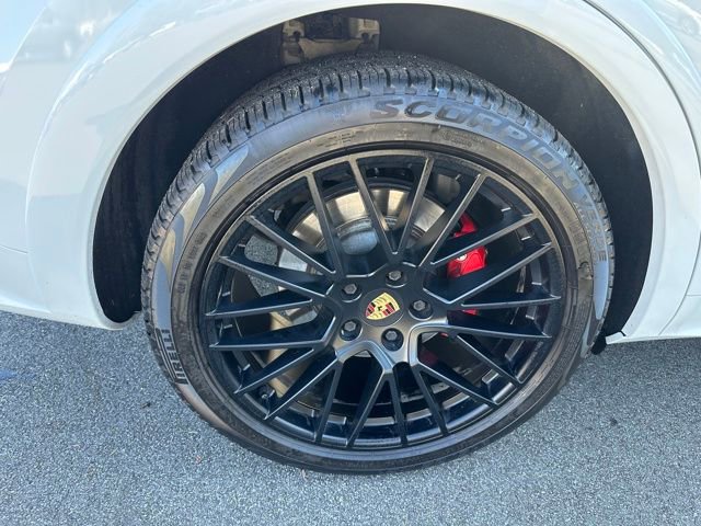 Used 2023 Porsche Cayenne GTS image 31