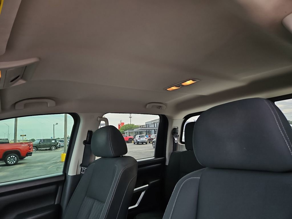 Used 2018 Nissan Titan SV w/ SV Convenience Package RWD image 21