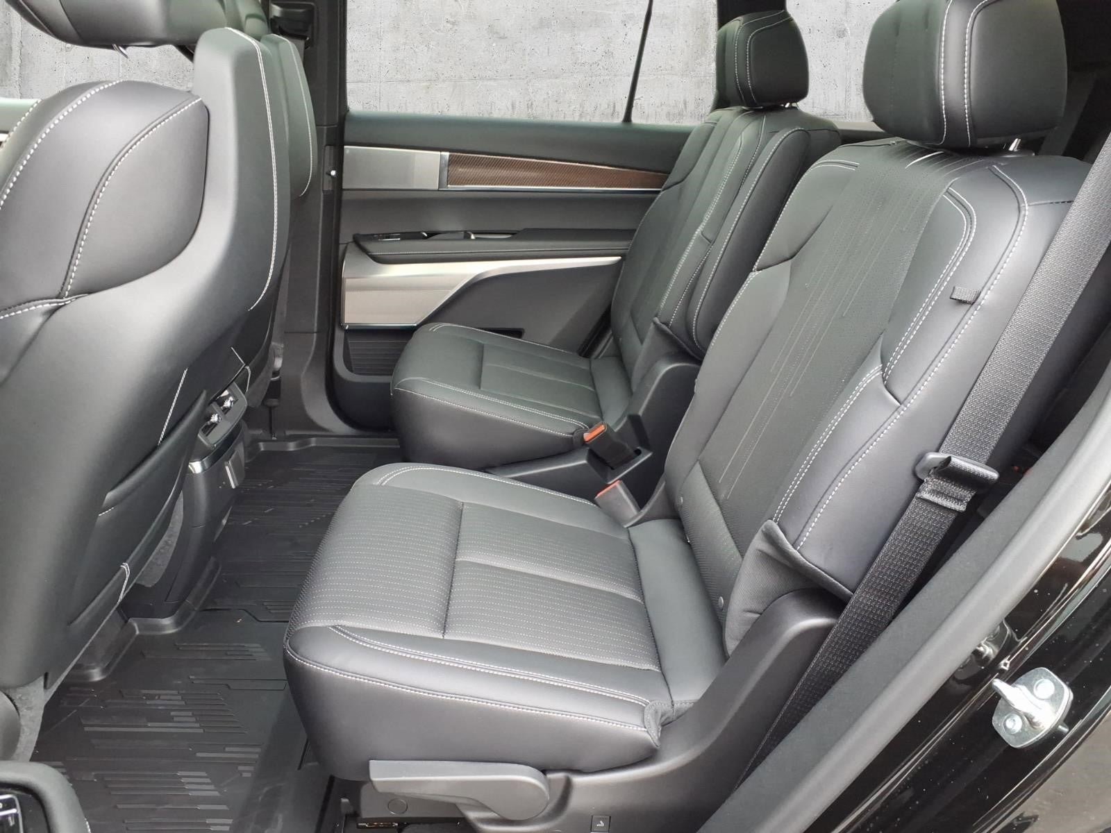 New 2026 Cadillac Vistiq Luxury w/ LPO, Floor Liner Package AWD/4WD image 7