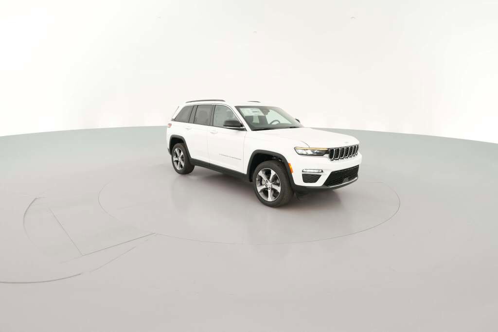 New 2025 Jeep Grand Cherokee Limited w/ Trailer Tow Package image 16