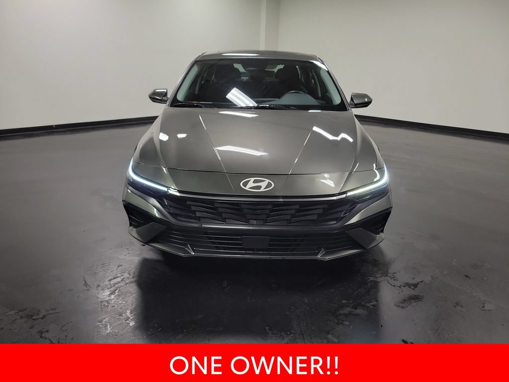 Used 2025 Hyundai Elantra SEL FWD image 3