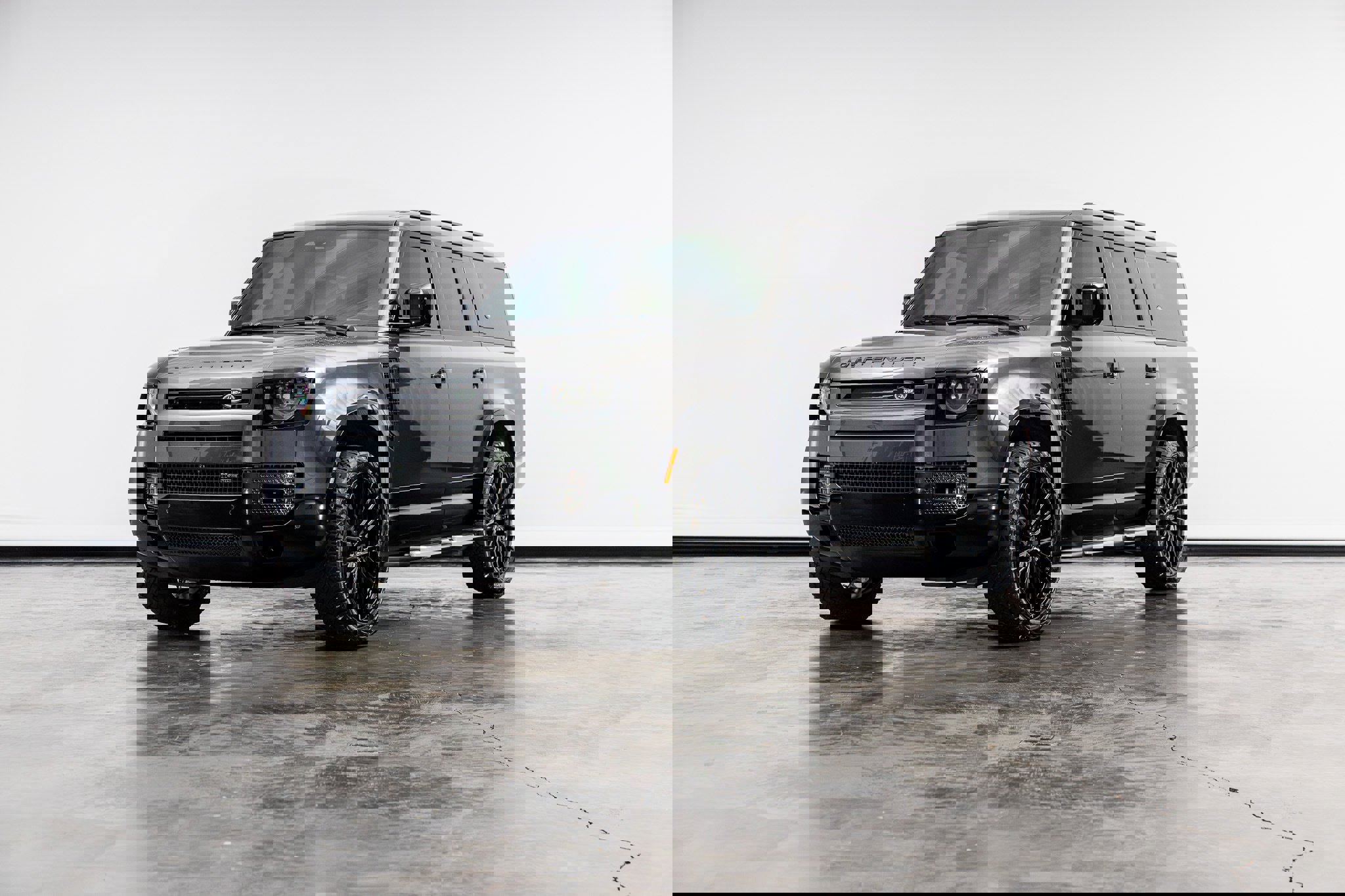 Used 2023 Land Rover Defender 130 X-Dynamic SE AWD/4WD image 7