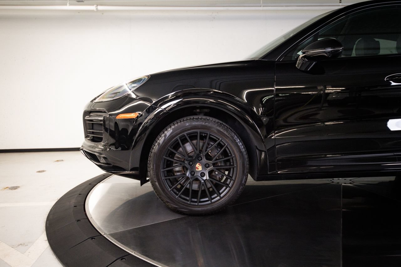 Certified 2023 Porsche Cayenne Platinum Edition AWD/4WD image 11