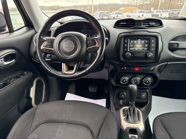 Used 2017 Jeep Renegade Latitude w/ Cold Weather Group image 10