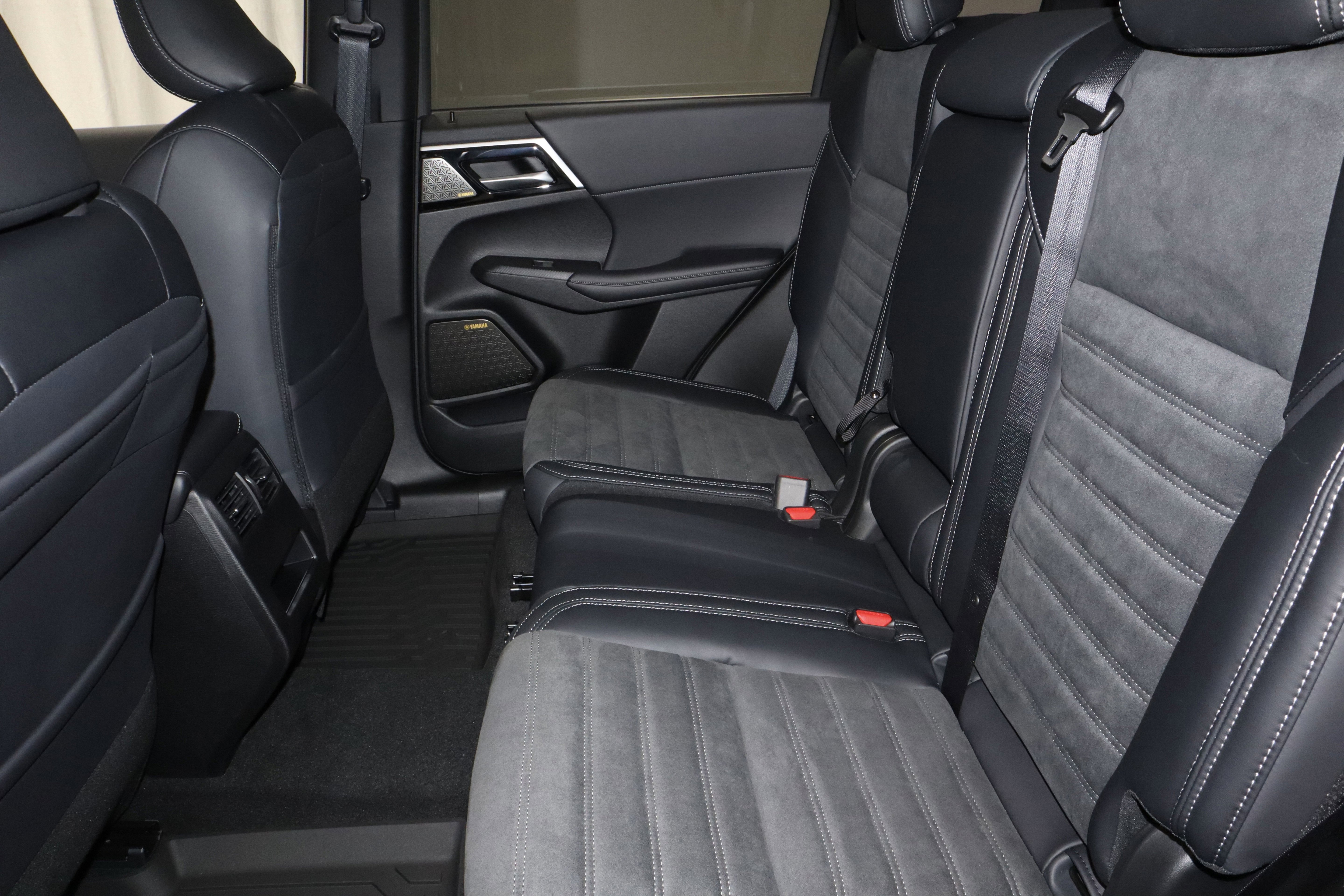 New 2026 Mitsubishi Outlander SE image 14