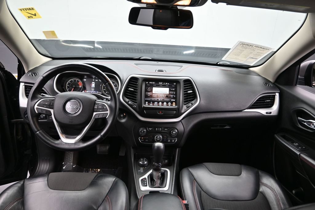 Used 2017 Jeep Cherokee Trailhawk w/ Comfort/Convenience Group AWD/4WD image 20