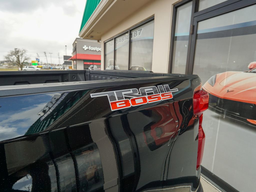 Used 2025 Chevrolet Silverado 1500 Custom Trail Boss image 9