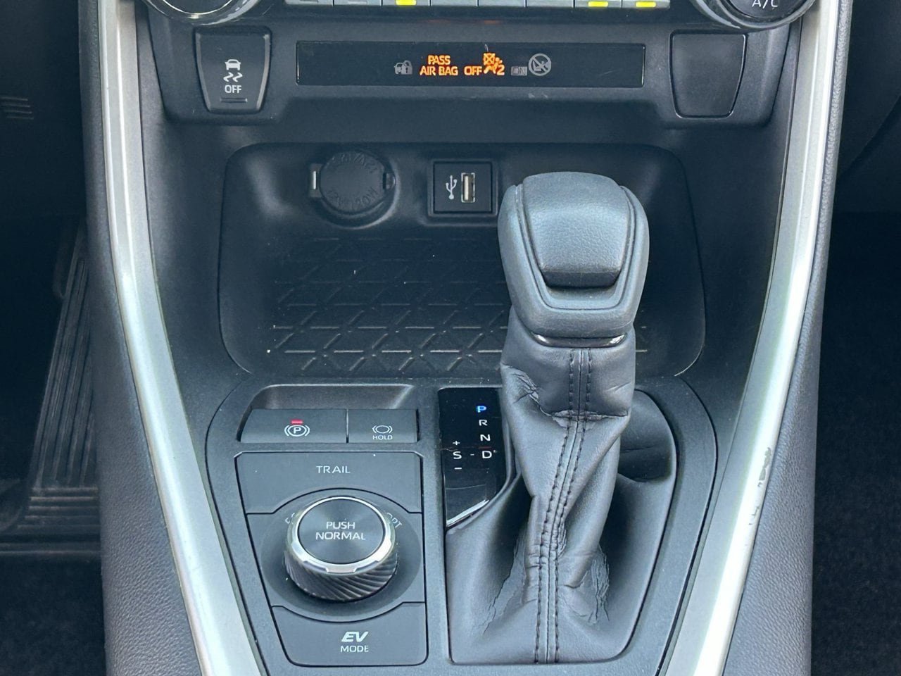 Used 2025 Toyota RAV4 LE AWD/4WD image 22