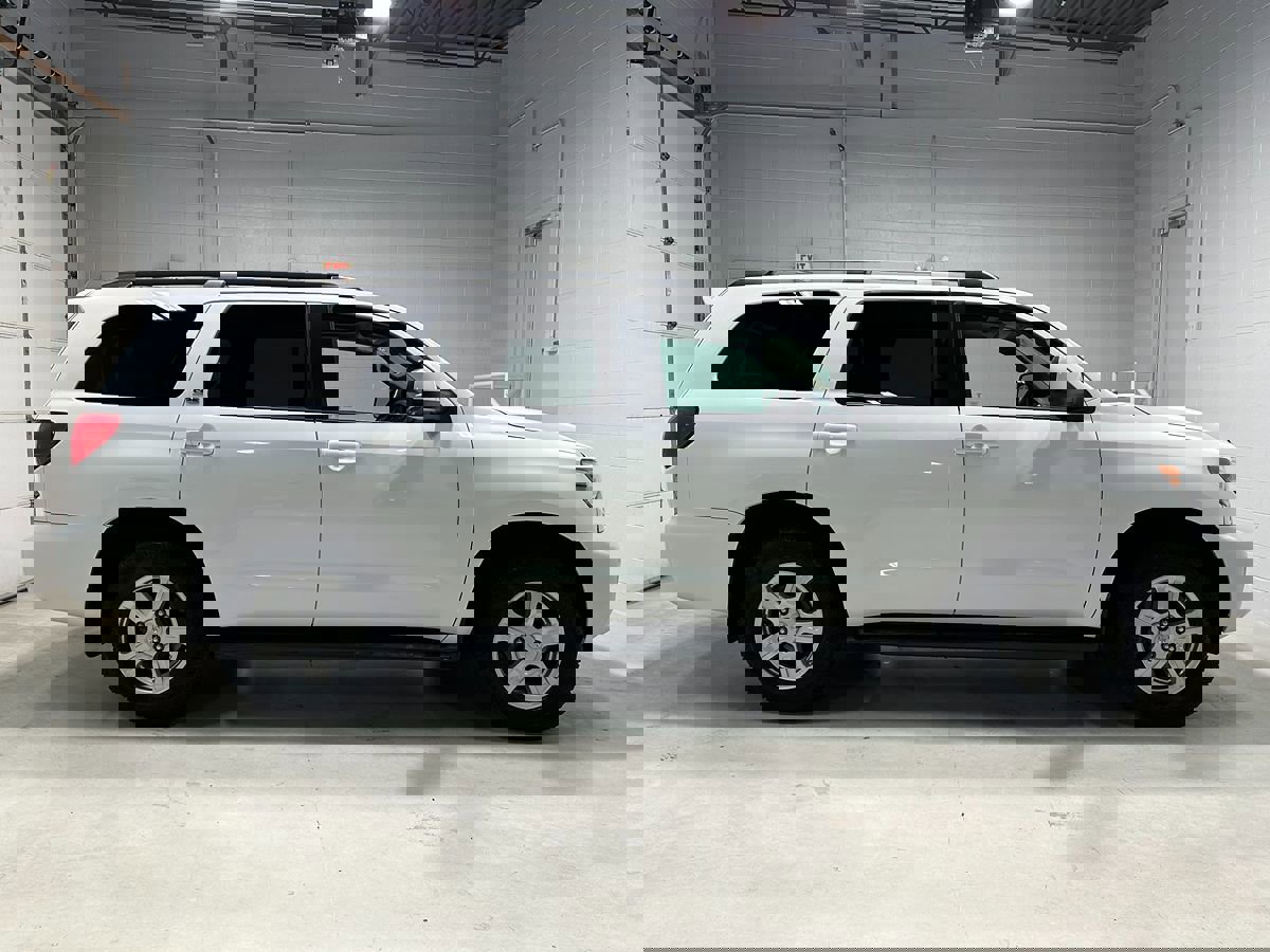 Used 2016 Toyota Sequoia SR5 image 2