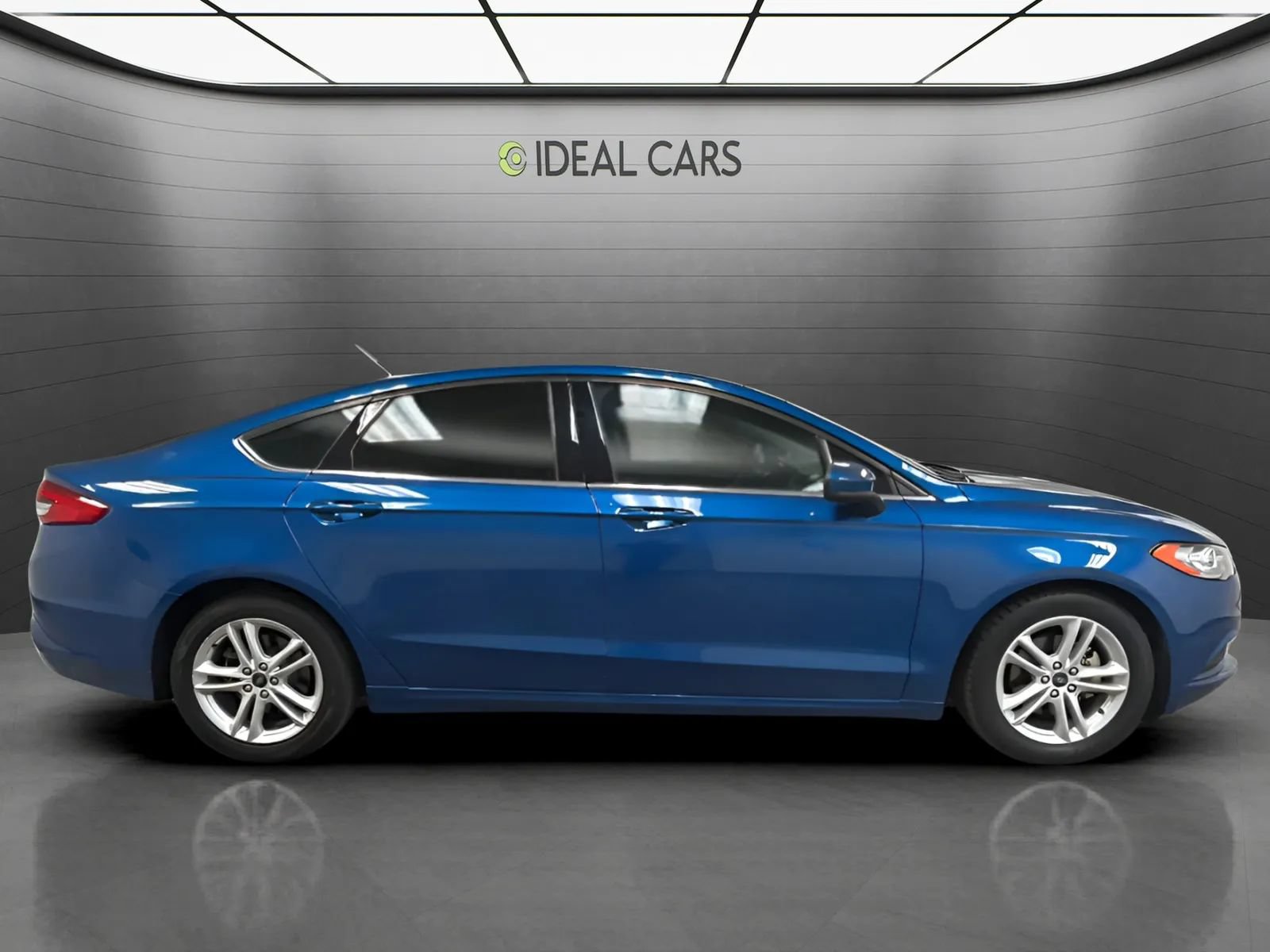 Used 2018 Ford Fusion SE w/ Fusion SE Technology Package FWD image 4